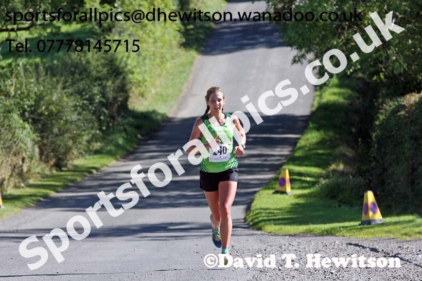 Gerda Steyn (Nedbank RC, South Africa) wins the womens Tynedale Jelly Tea 10 Mile, Hexham. Photo: David T. Hewitson/Sports for All Pics